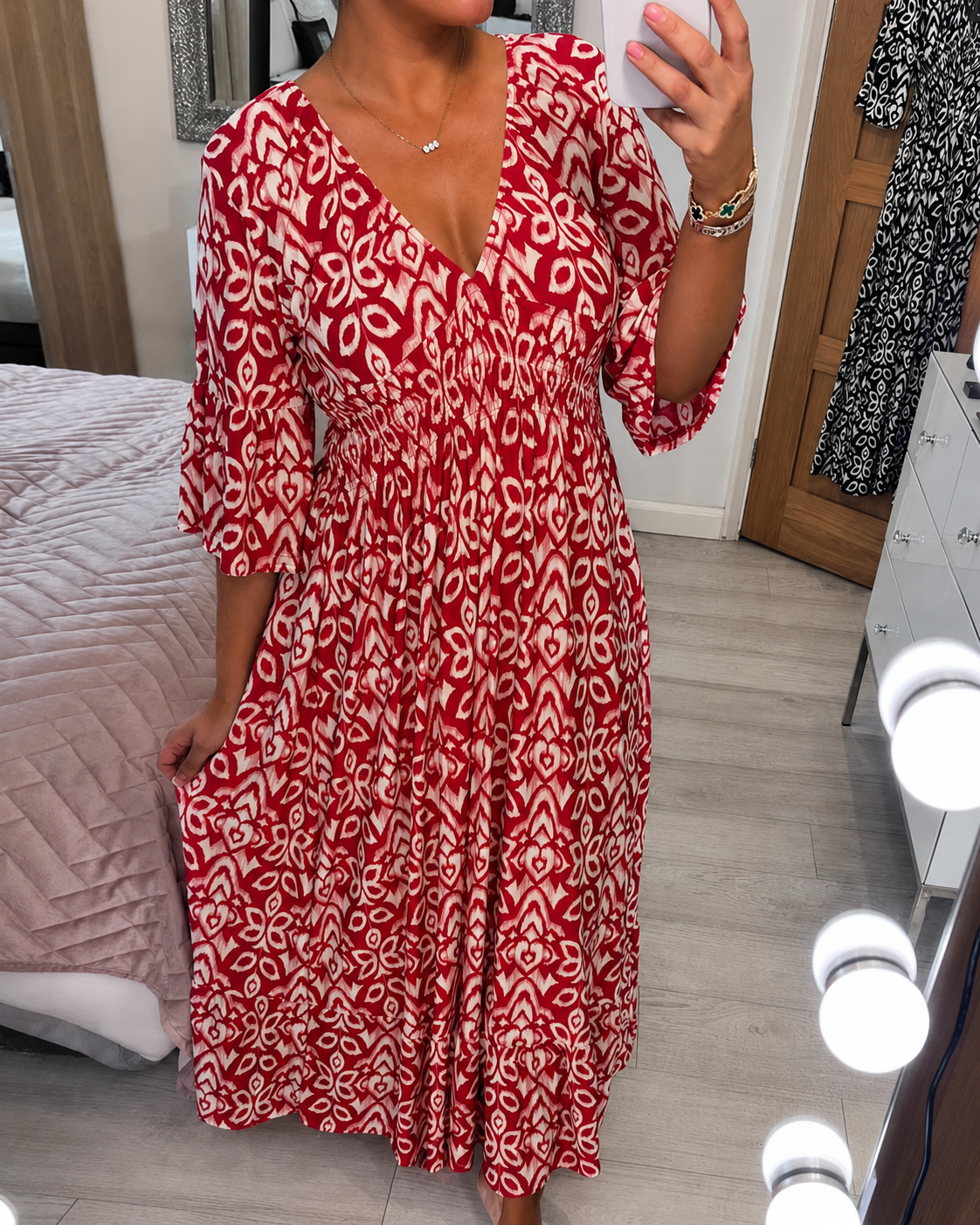 Yvonne - Elegantes Rüschenkleid
