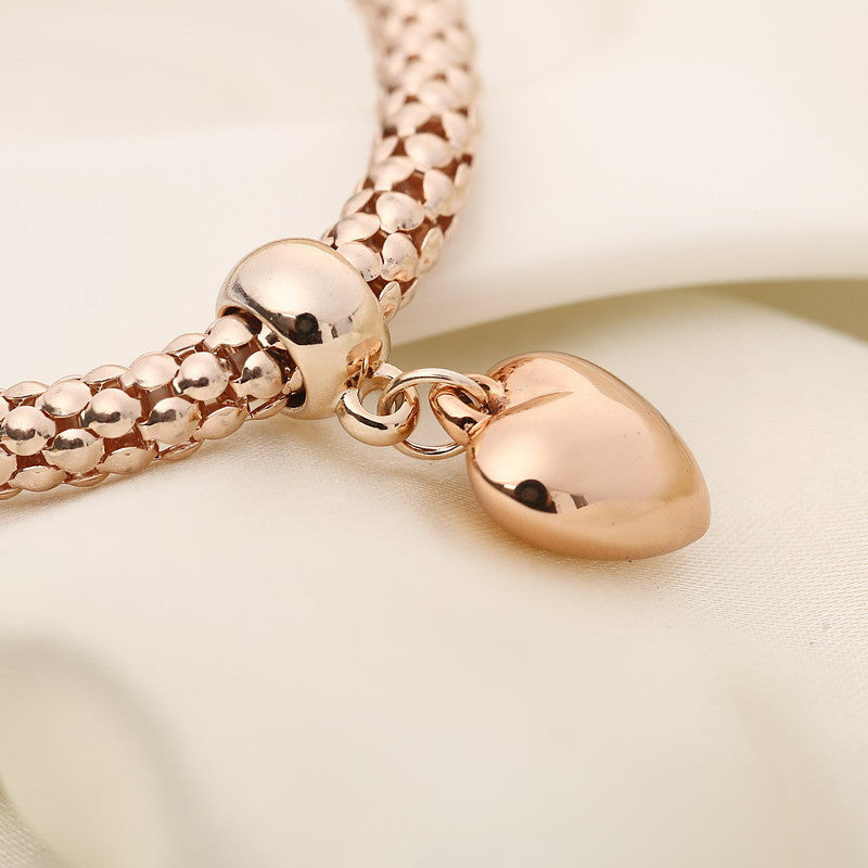 Aria – Metallarmband mit stabilen Herzen
