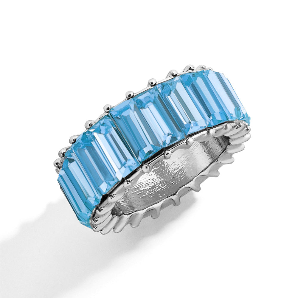 Naya – Zeitgenössischer geometrischer Ring aus farbigem Metall