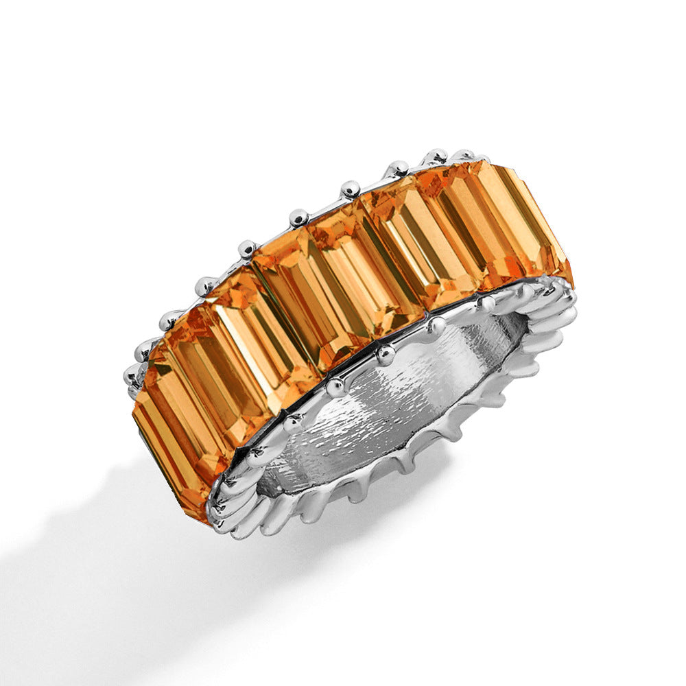 Naya – Zeitgenössischer geometrischer Ring aus farbigem Metall