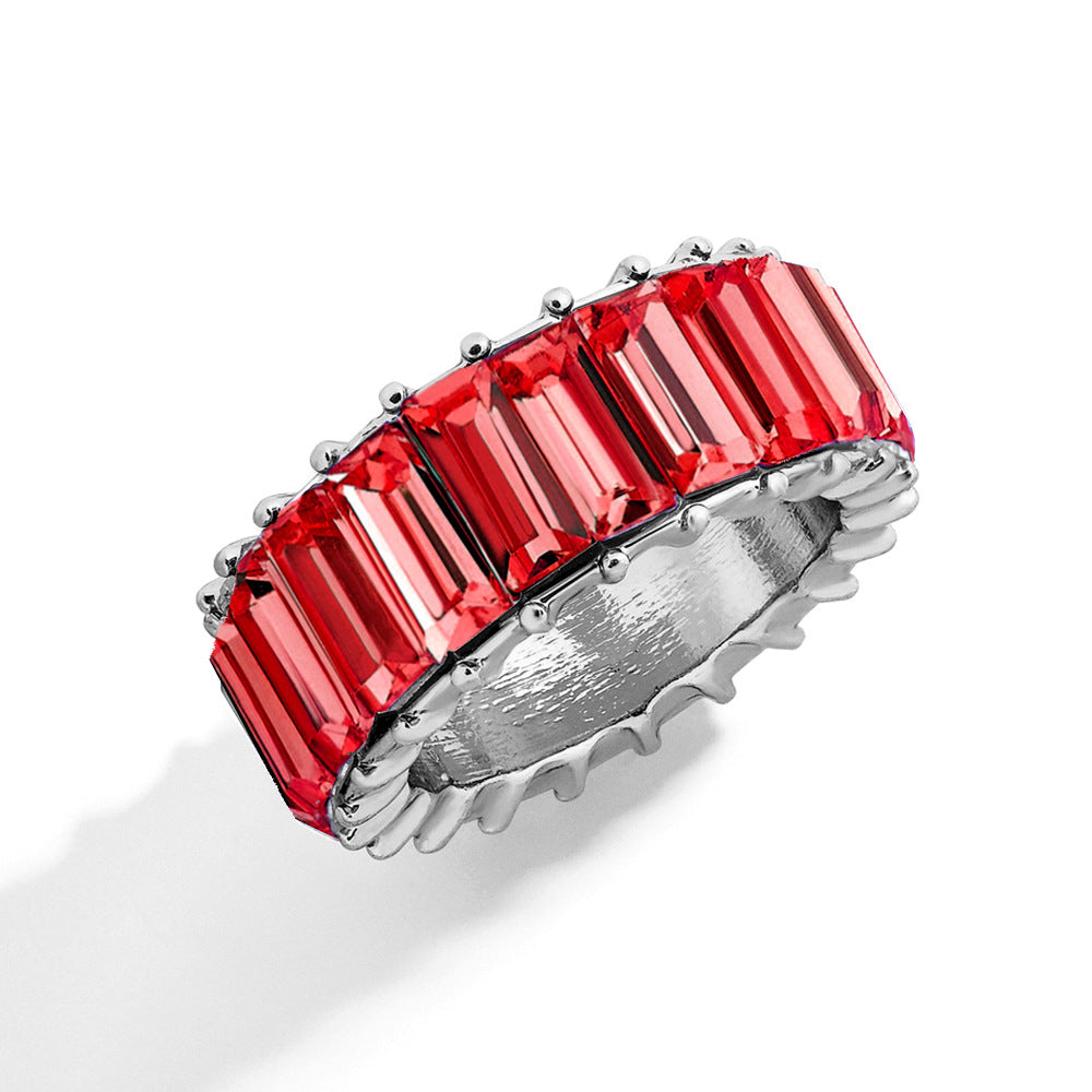 Naya – Zeitgenössischer geometrischer Ring aus farbigem Metall