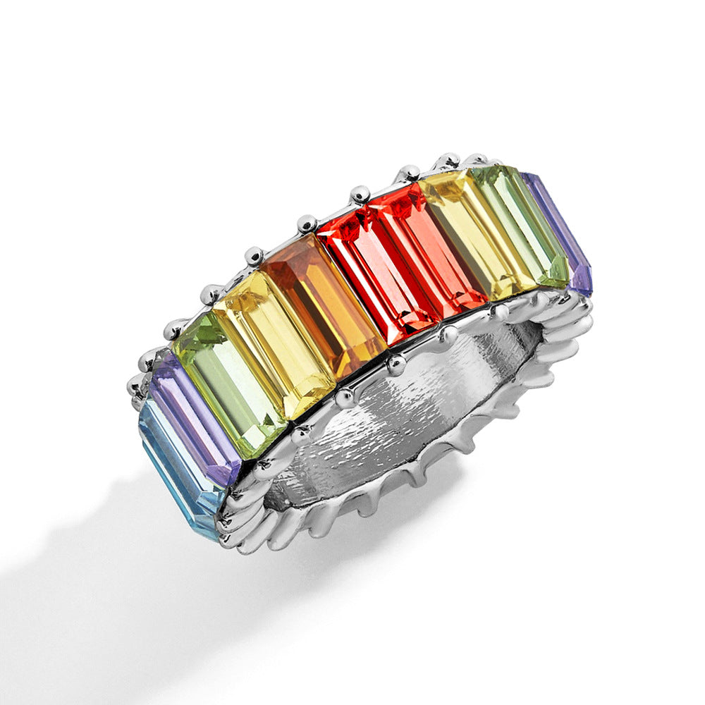 Naya – Zeitgenössischer geometrischer Ring aus farbigem Metall