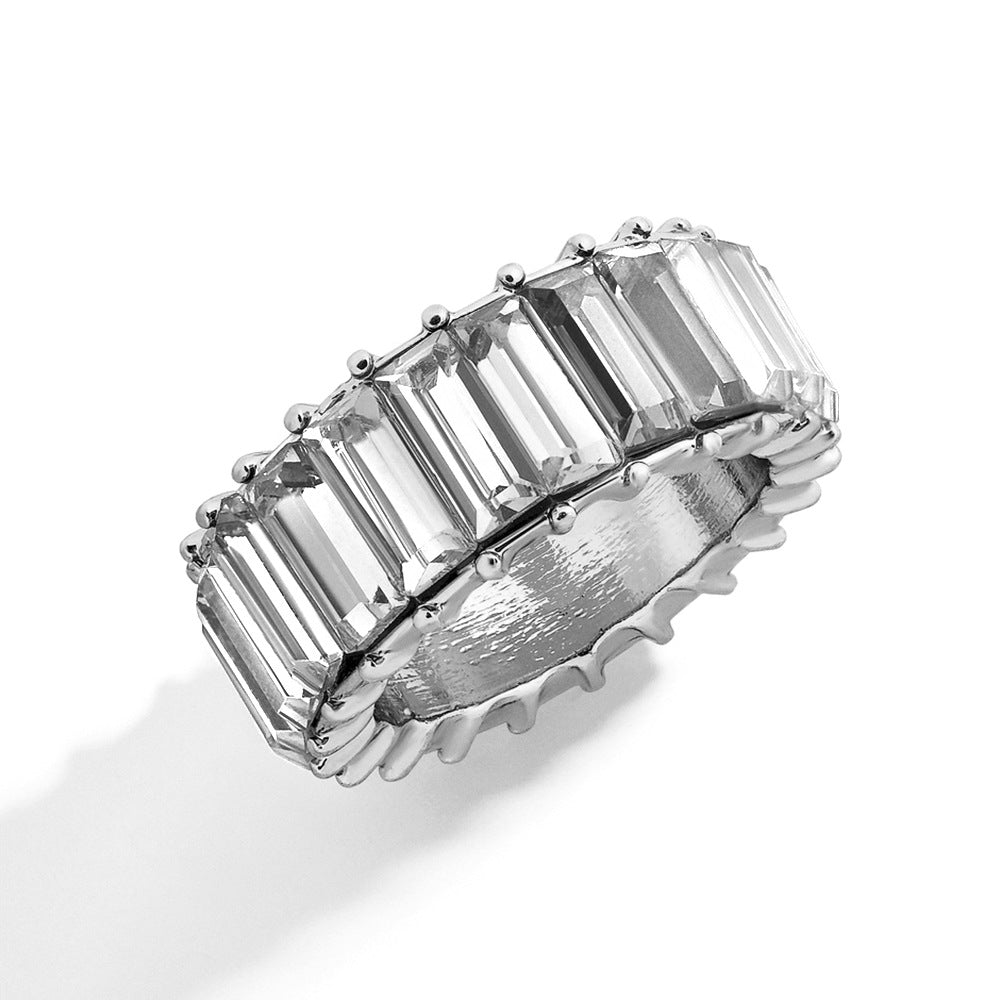 Naya – Zeitgenössischer geometrischer Ring aus farbigem Metall