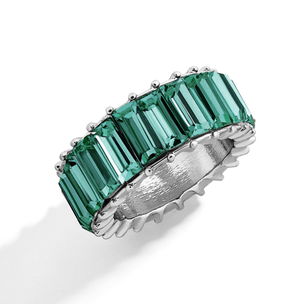 Naya – Zeitgenössischer geometrischer Ring aus farbigem Metall