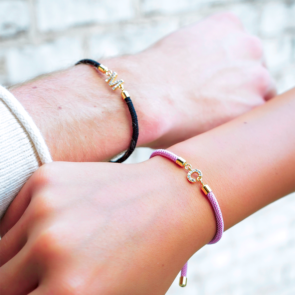 Calla – Flexibles Armband mit eingraviertem Anfangsbuchstaben