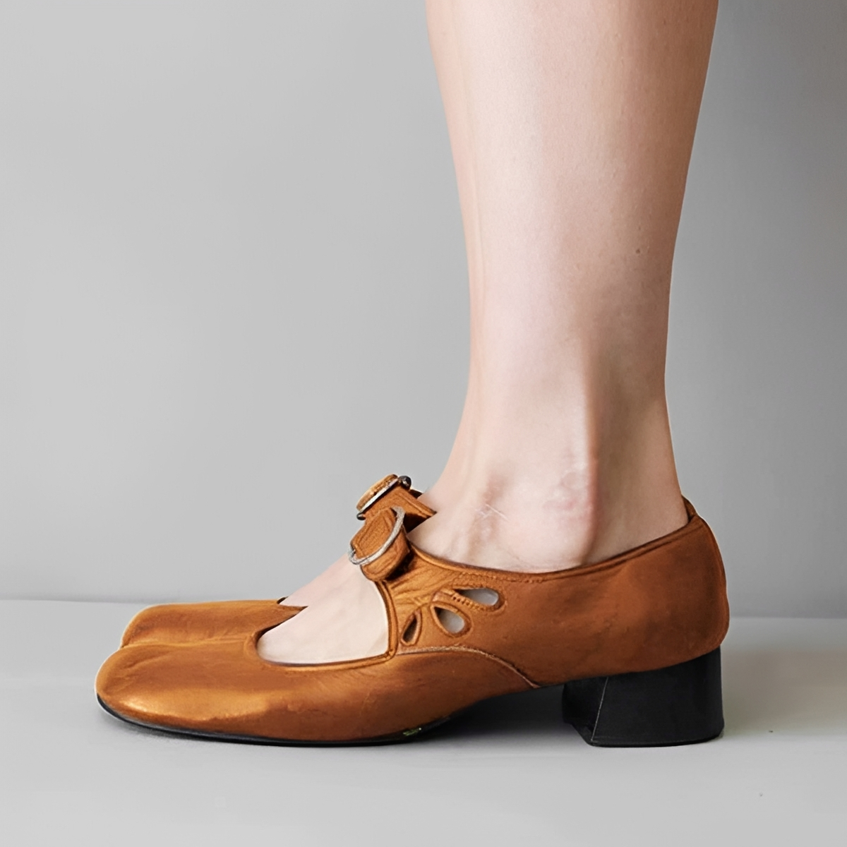Navie - Komfortable Zehensandalen mit Runddesign