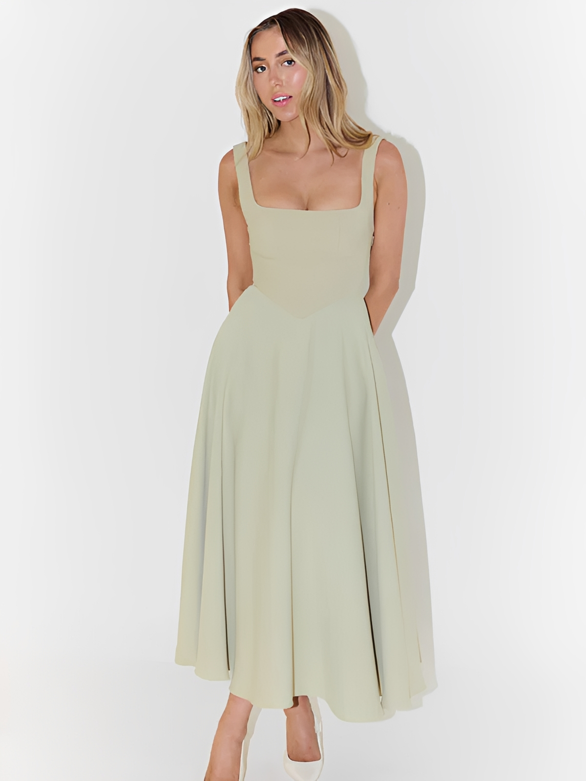 Julia - Schickes Midikleid mit eckigem Ausschnitt