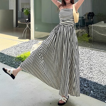 Cindy - Elegantes Streifen-Maxikleid