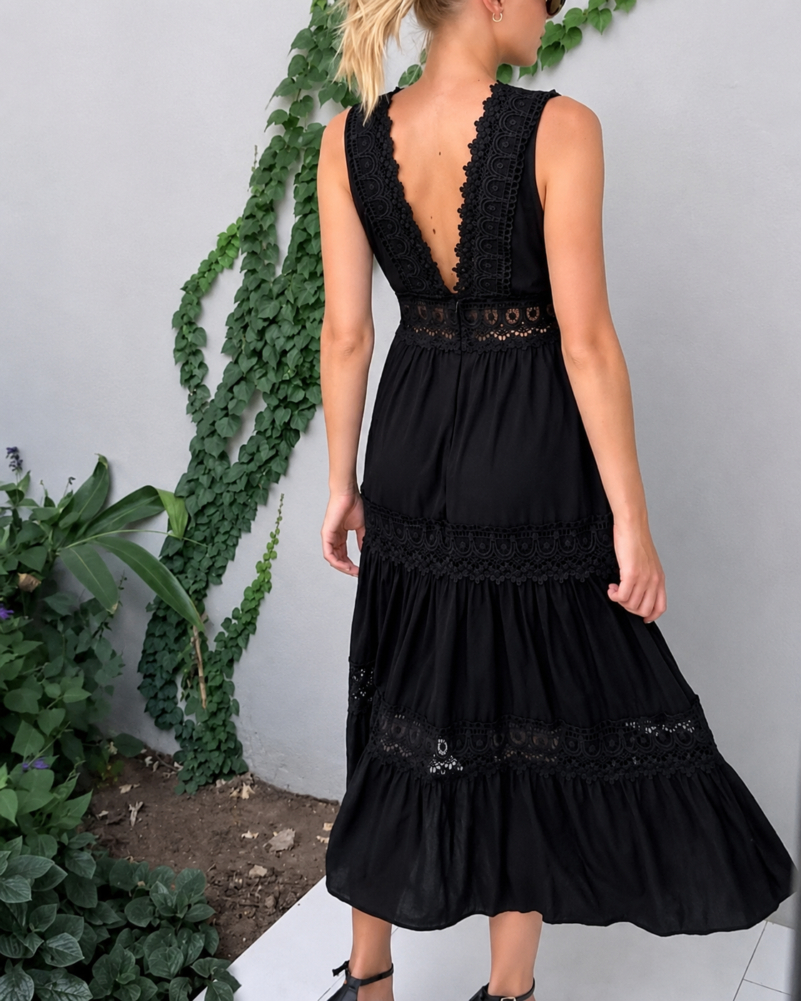 Shaquira - Schickes Kleid mit V-Ausschnitt
