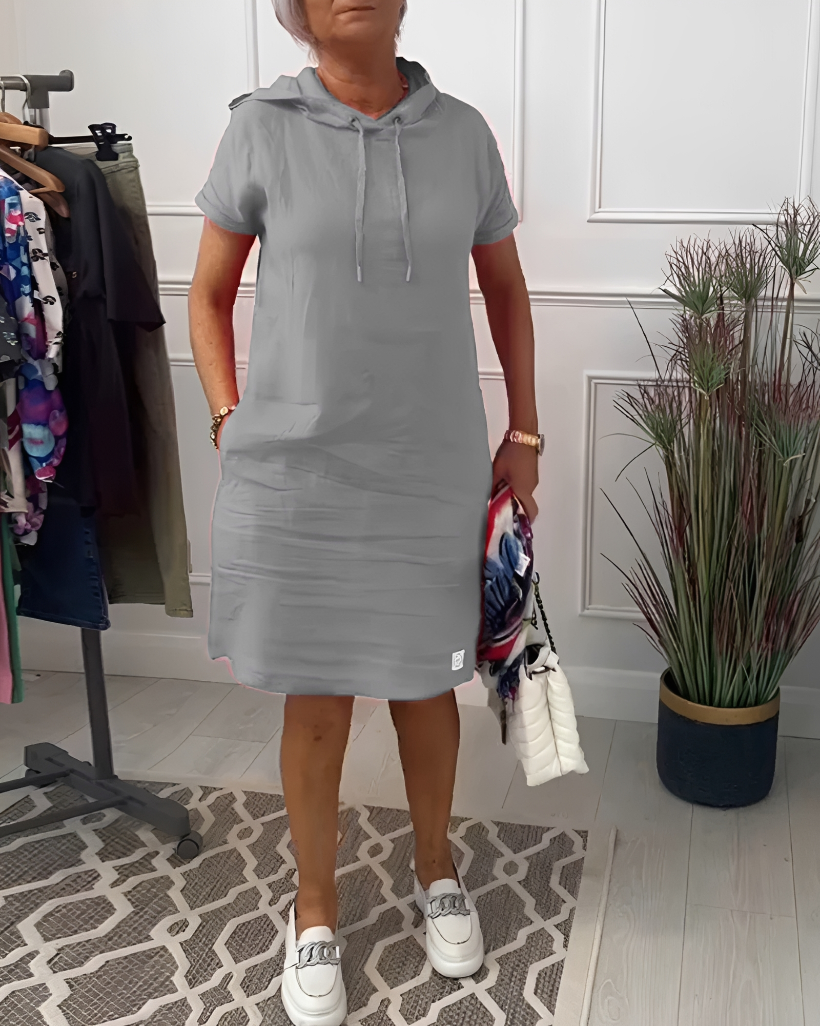 Tasha - Komfortables Midikleid mit Kapuze