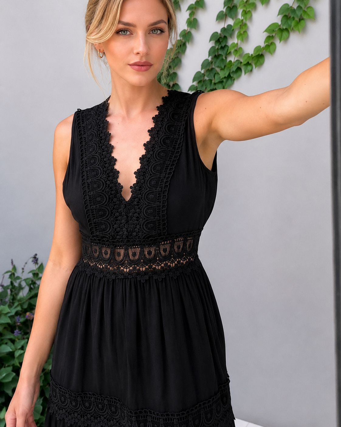 Shaquira - Schickes Kleid mit V-Ausschnitt