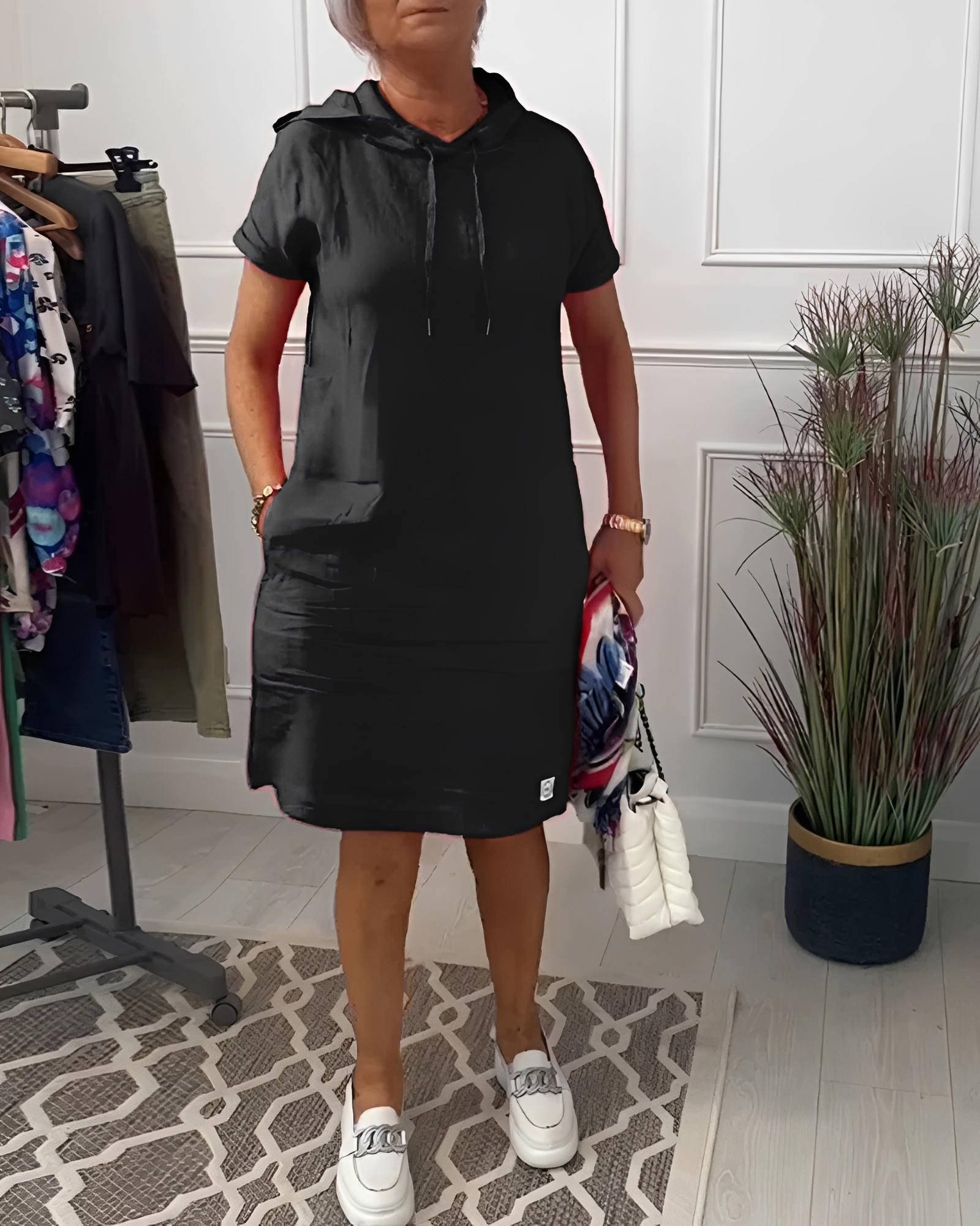 Tasha - Komfortables Midikleid mit Kapuze