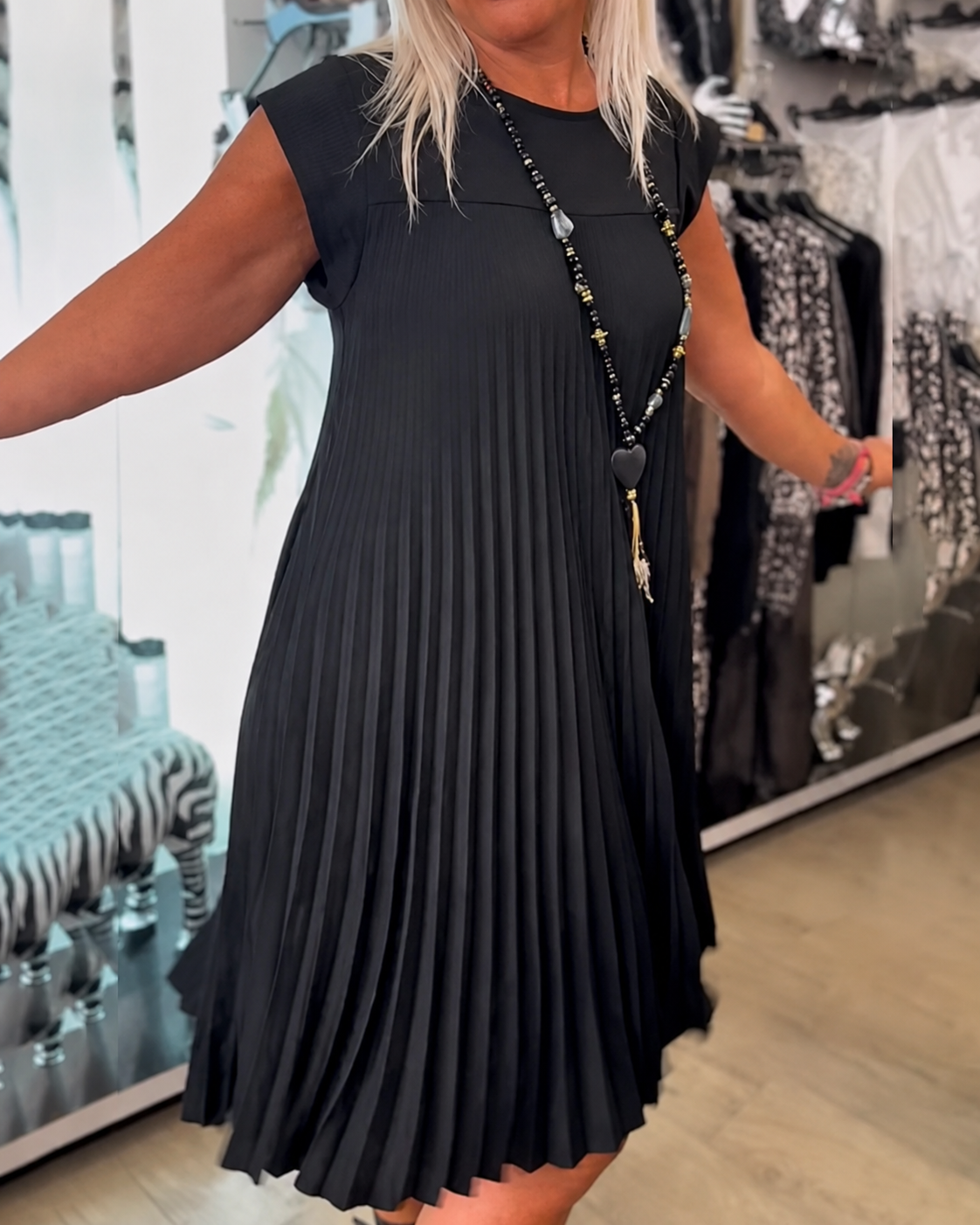 Angélique - Großzügiges Plisseekleid