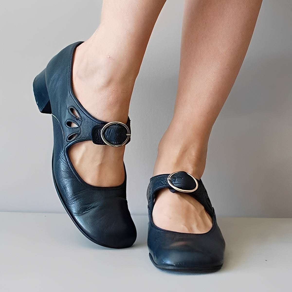 Navie - Komfortable Zehensandalen mit Runddesign