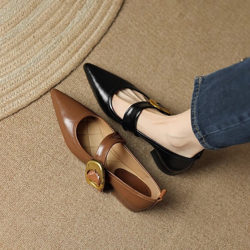 Teegan - Flache Schuhe mit spitzem Design und kleinem Absatz