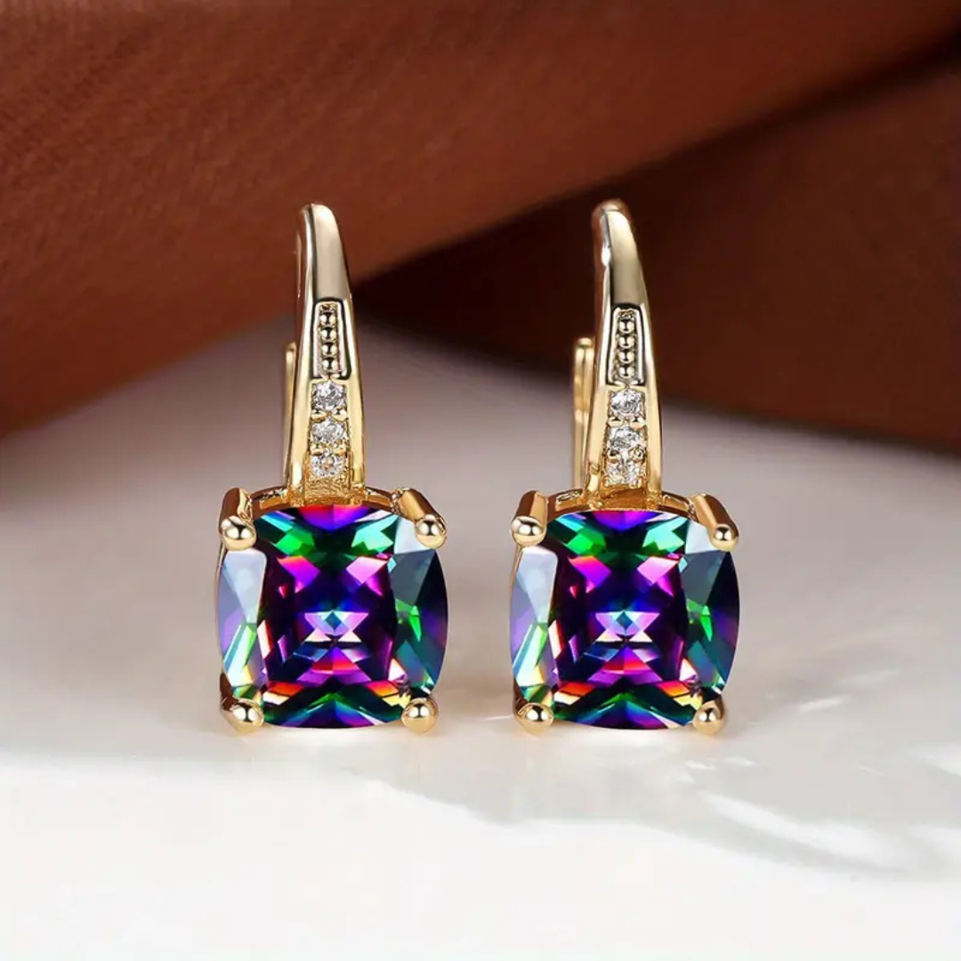 Naoko – Elegante Creolen mit glitzernden Steinen