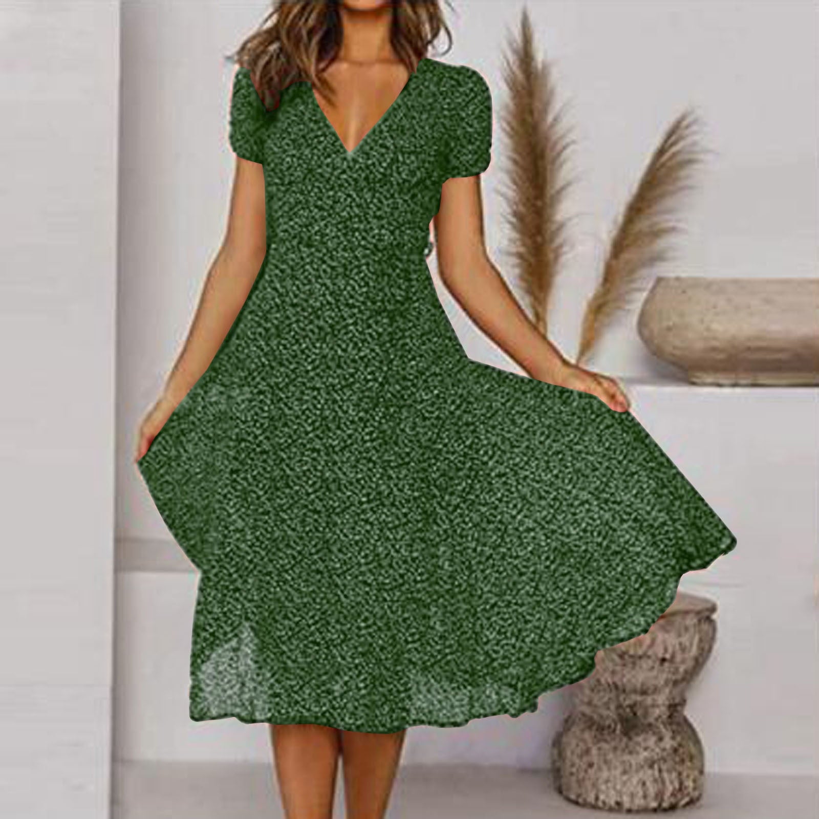 Krystale – Kleid in A-Linie mit V-Ausschnitt und fließendem Rock