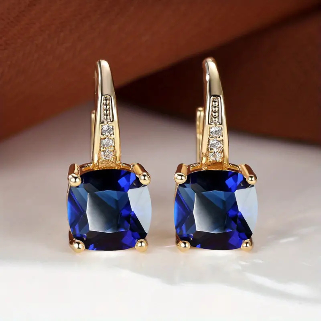 Naoko – Elegante Creolen mit glitzernden Steinen