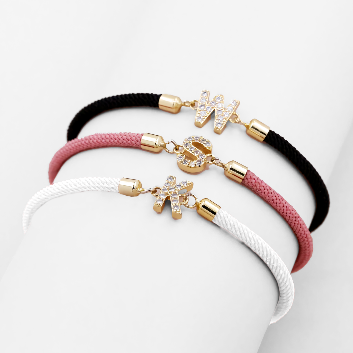 Calla – Flexibles Armband mit eingraviertem Anfangsbuchstaben