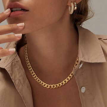 Anabel – Kette mit goldenen Elementen