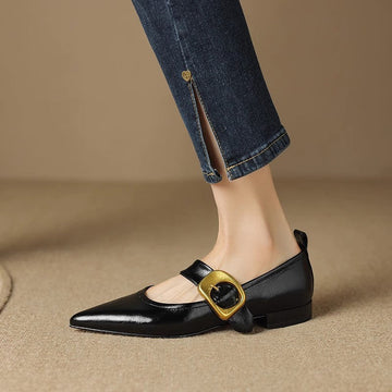 Teegan - Flache Schuhe mit spitzem Design und kleinem Absatz
