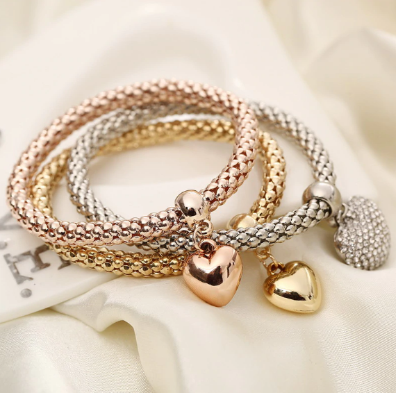 Aria – Metallarmband mit stabilen Herzen