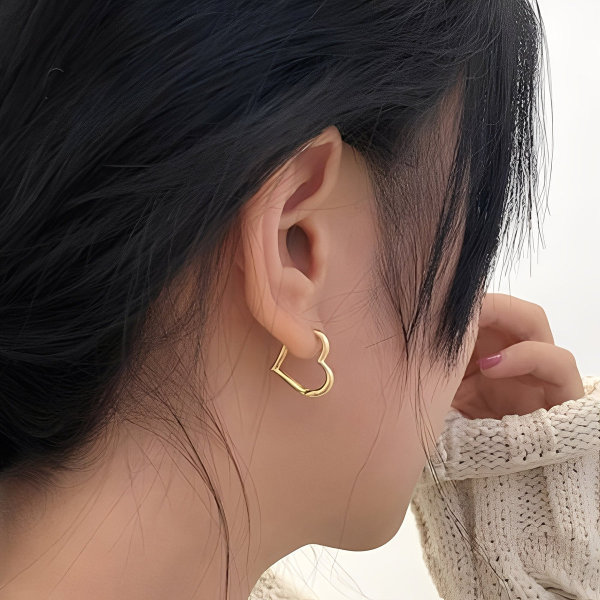 Lena – Herzförmige Ohrringe in Gold (Paar)