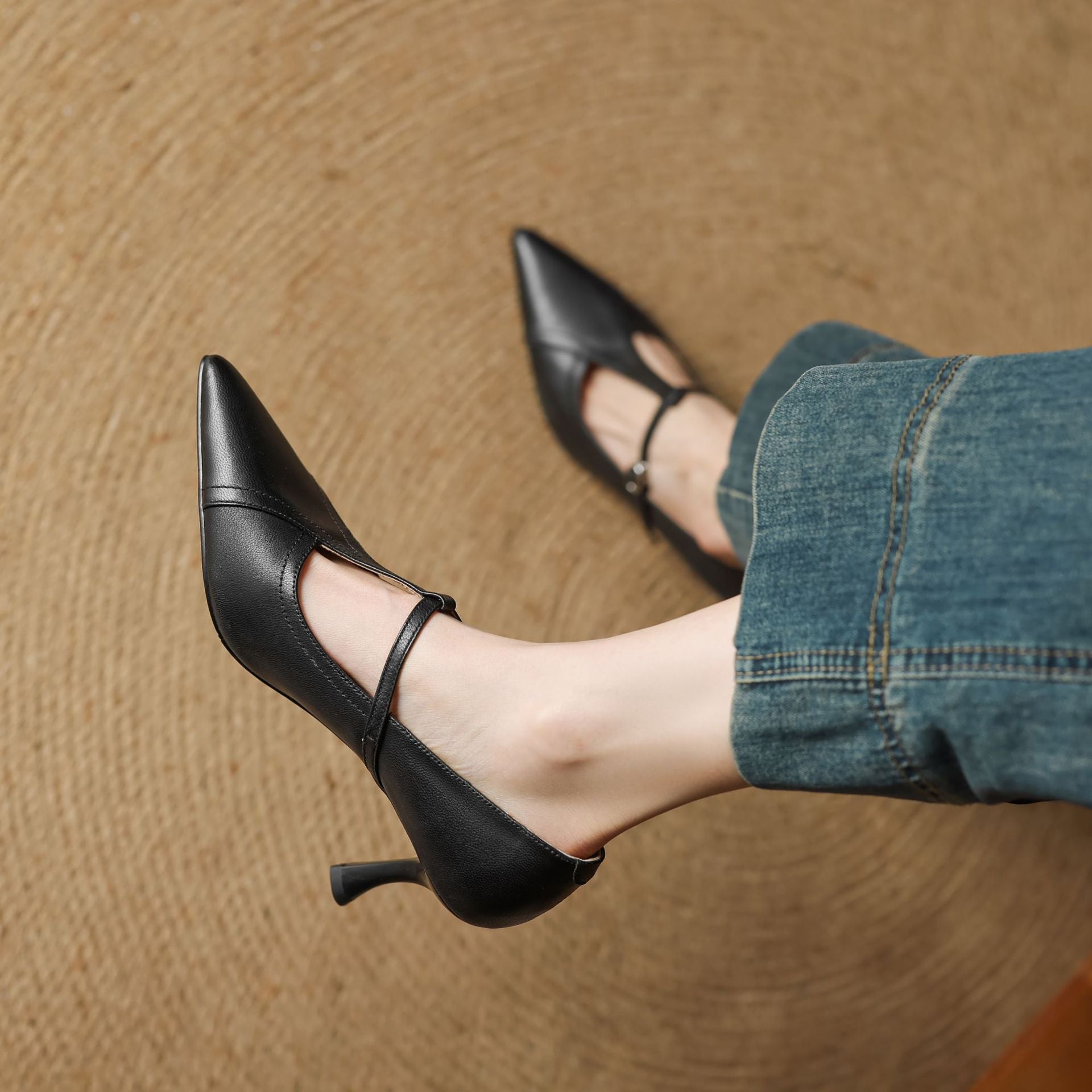 Ellis - Stilvolle Stiletto-Absätze mit T-Riemen