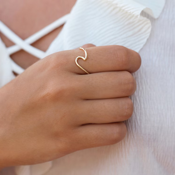 Wellenring im minimalistischen Design - Silberring in Wellenform