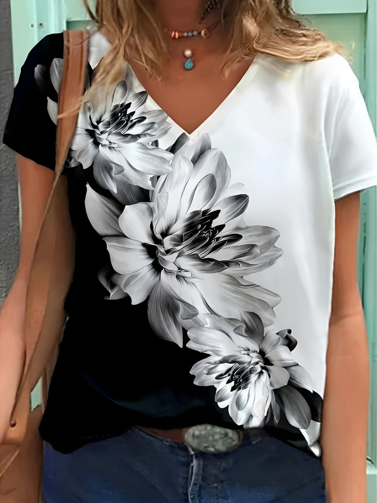 Niki - Elegantes Damenoberteil mit Blütenmuster