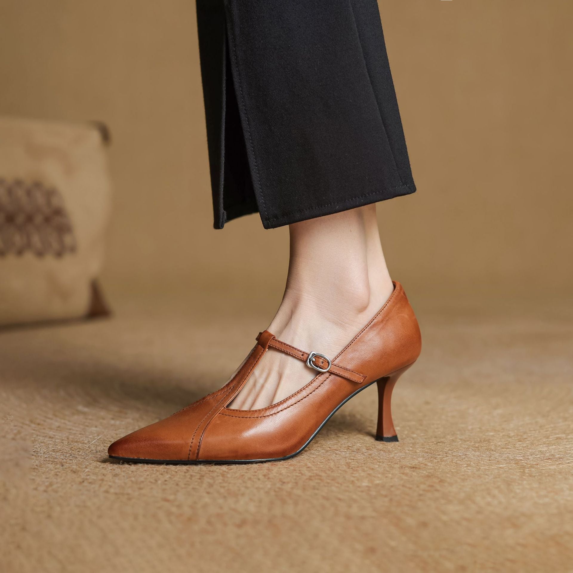 Ellis - Stilvolle Stiletto-Absätze mit T-Riemen