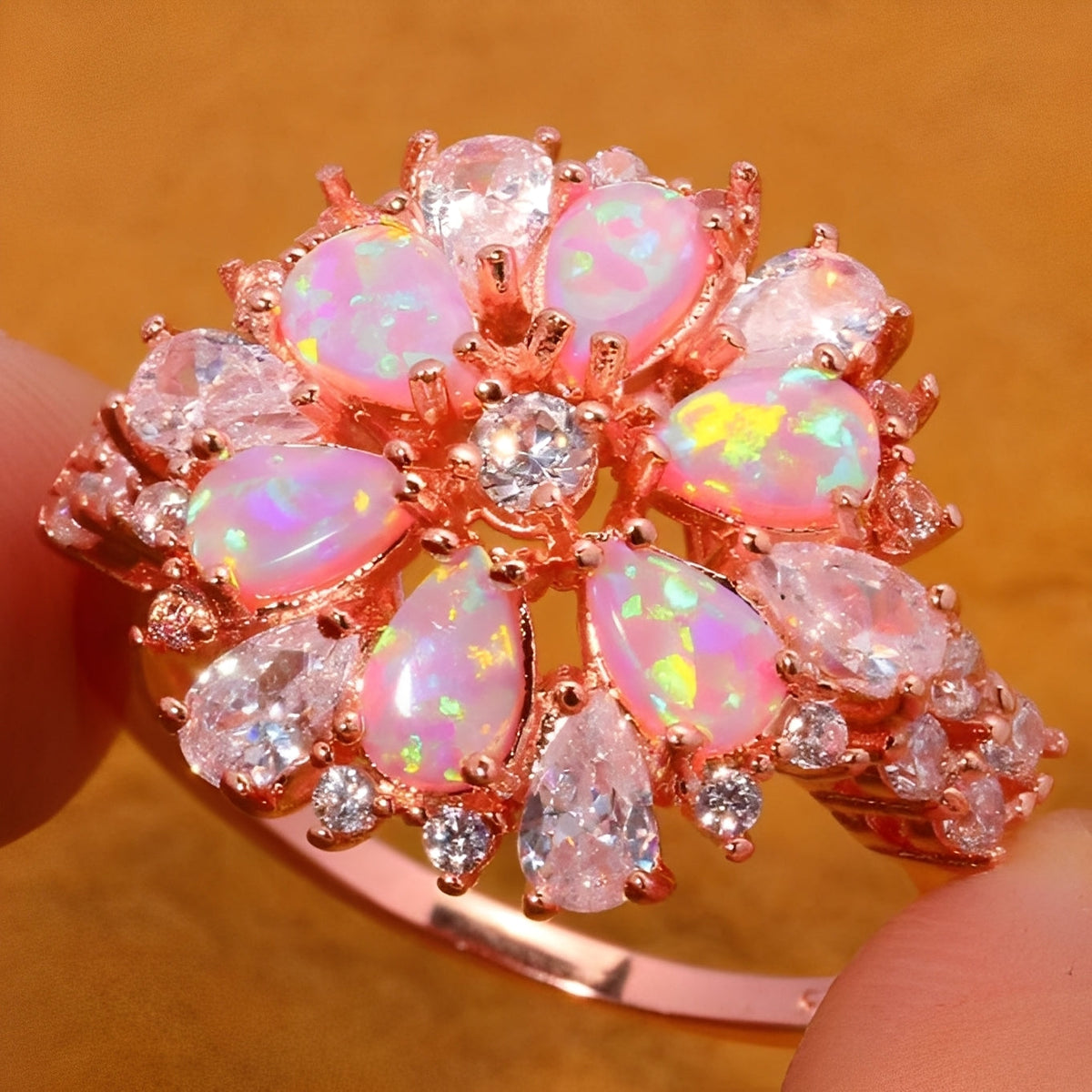 Rian – Zarter Ring mit Feueropal-Blüte