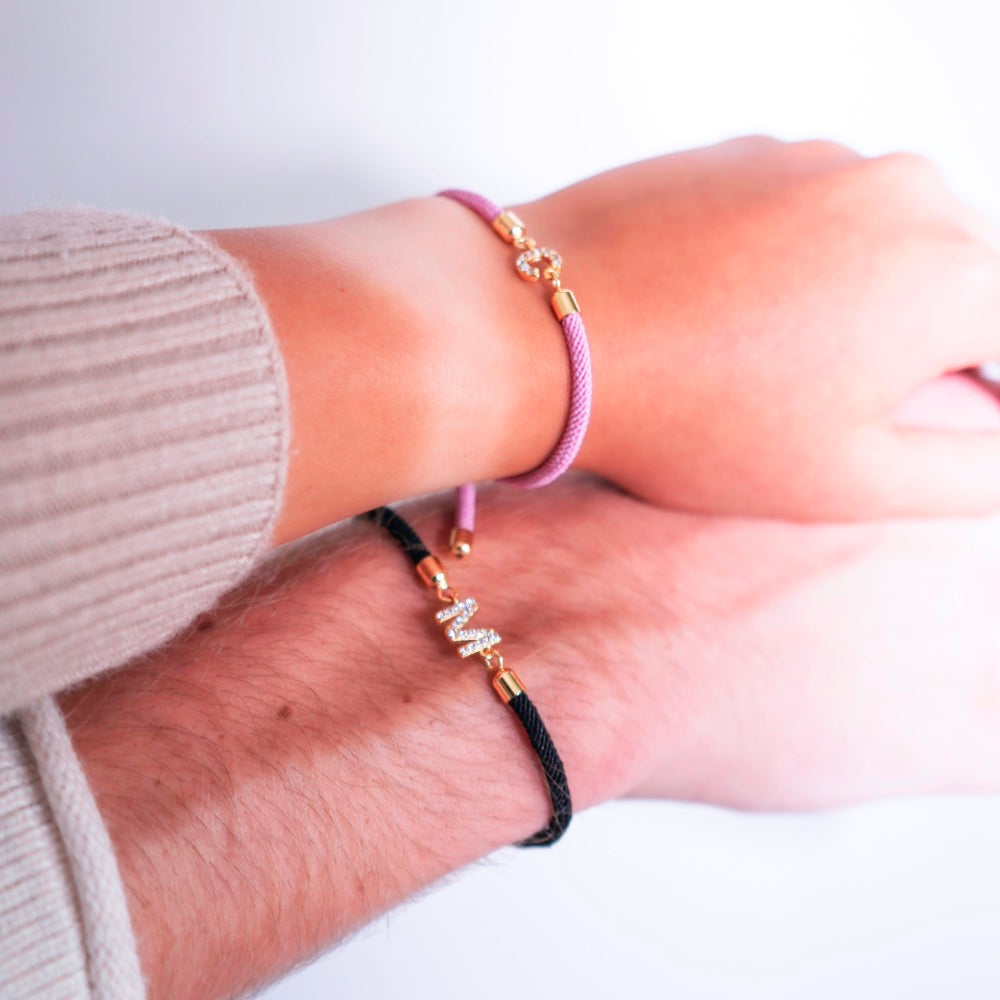 Calla – Flexibles Armband mit eingraviertem Anfangsbuchstaben