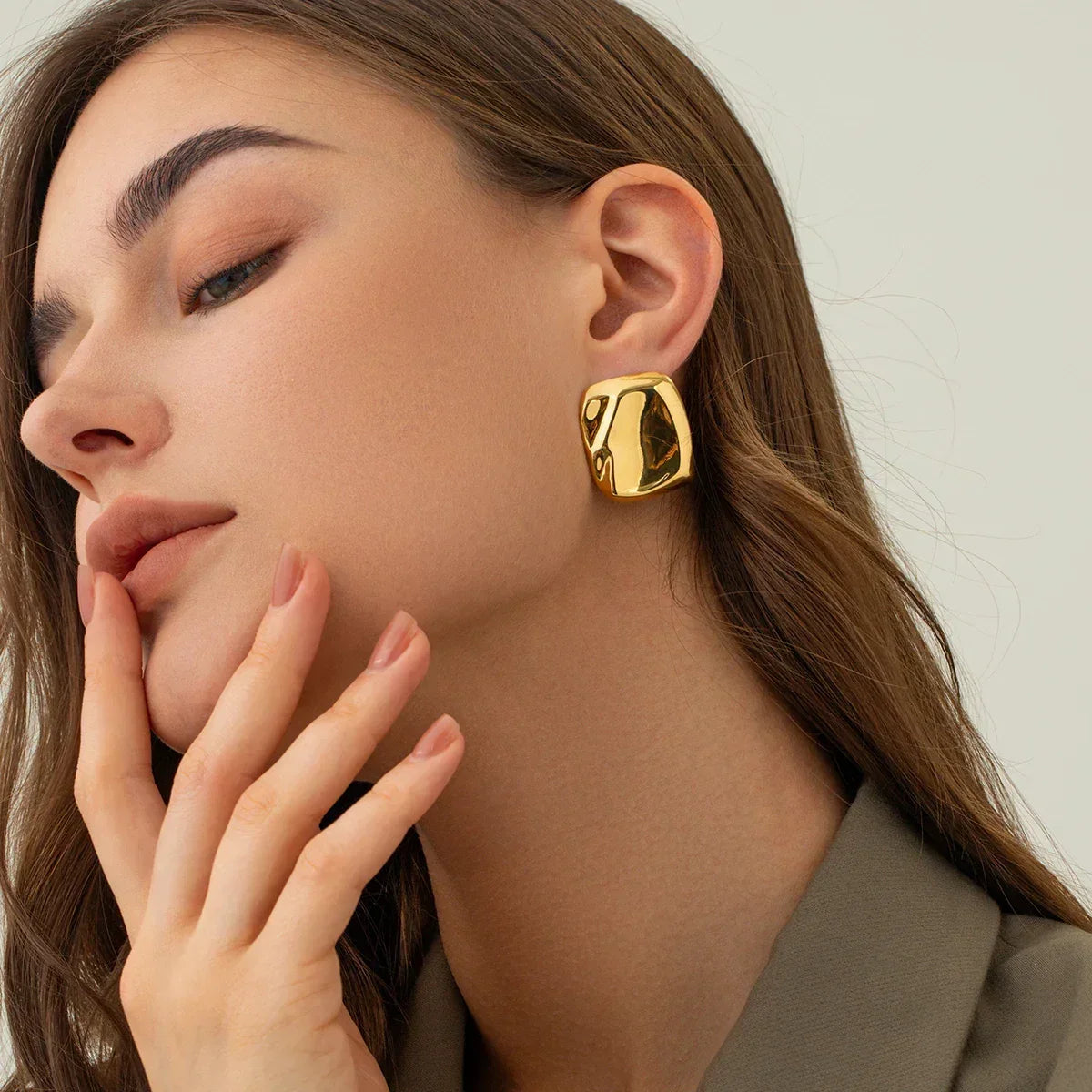 Poppy - Quadratische goldene Ohrringe