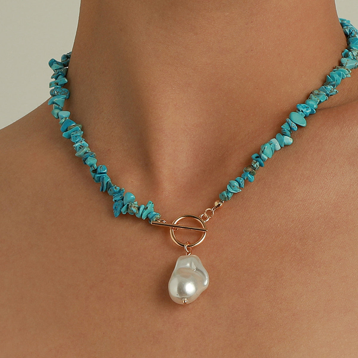 Dione – Elegante Halskette mit Perlen und Türkis