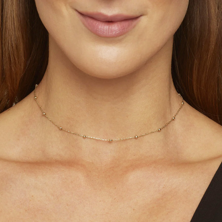 Perlenkette mit Einlagen - Kette mit runden Perlen