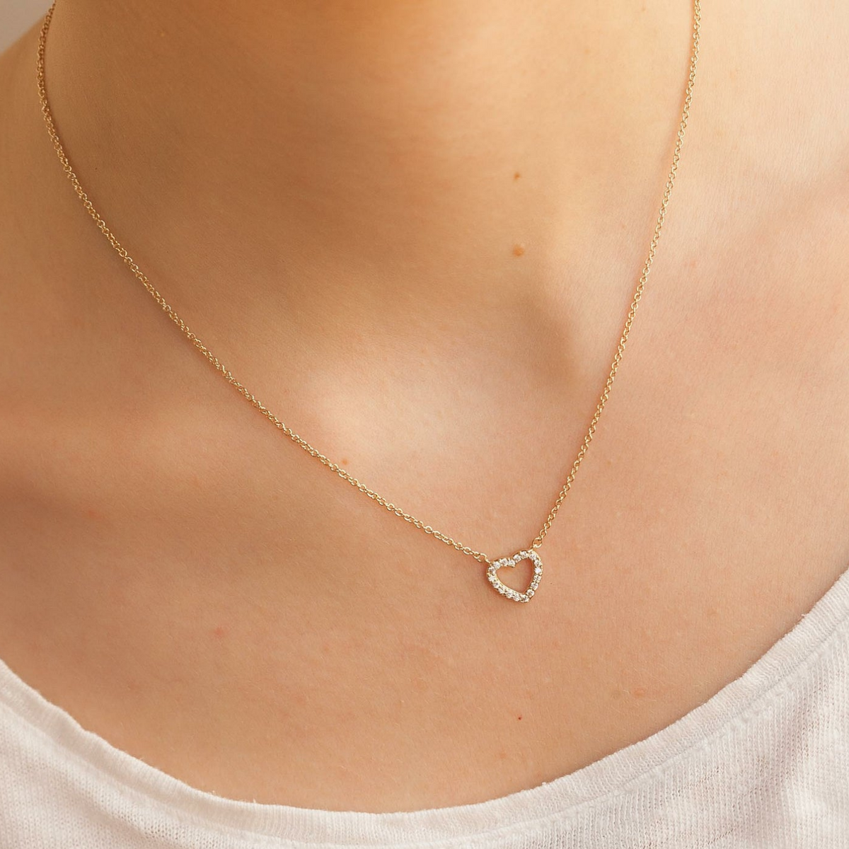 Kleines Liebes-Halsband - Herz-Halsband aus Gold und Steinen