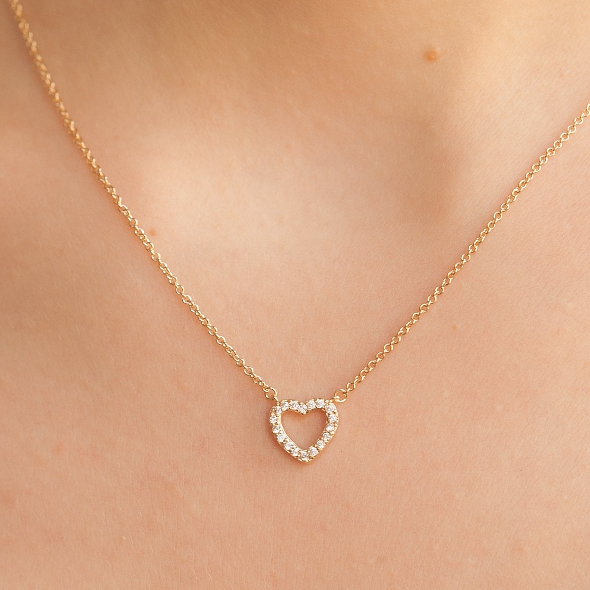 Kleines Liebes-Halsband - Herz-Halsband aus Gold und Steinen