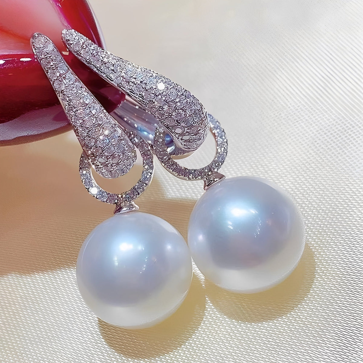 Thalia – Eleganter Clip-Ohrring mit einem feinen Zirkonia-Effekt