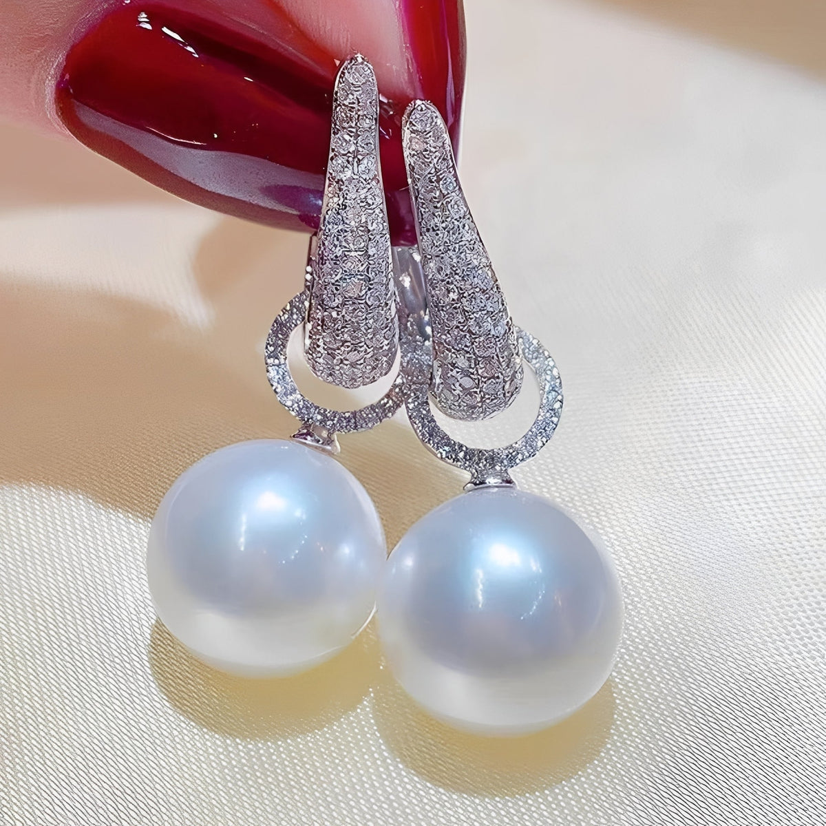 Thalia – Eleganter Clip-Ohrring mit einem feinen Zirkonia-Effekt