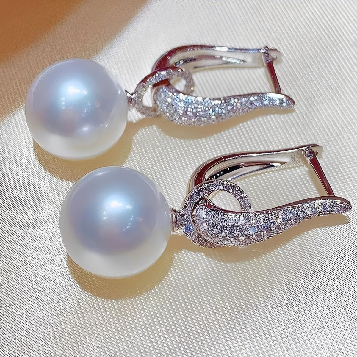 Thalia – Eleganter Clip-Ohrring mit einem feinen Zirkonia-Effekt