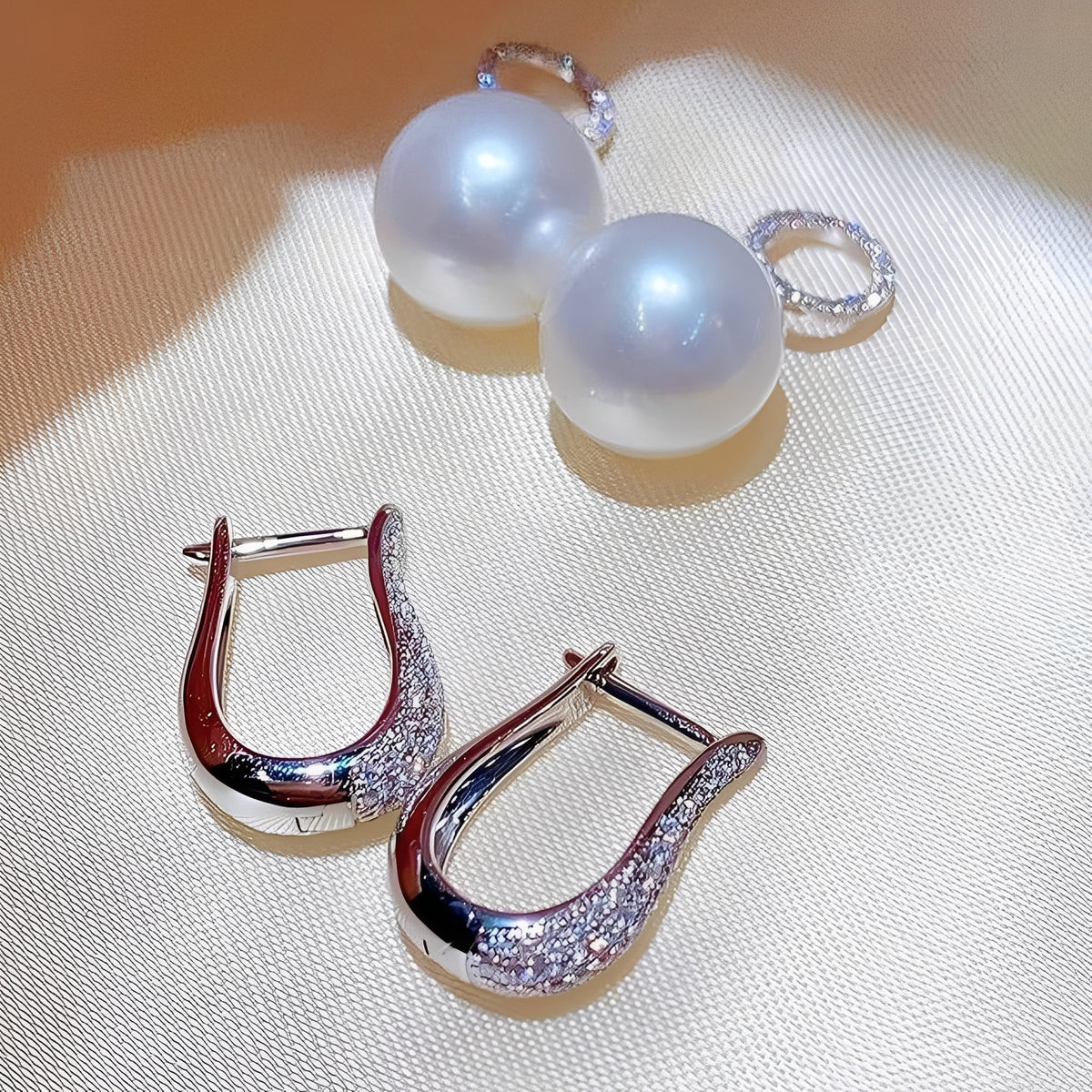 Thalia – Eleganter Clip-Ohrring mit einem feinen Zirkonia-Effekt