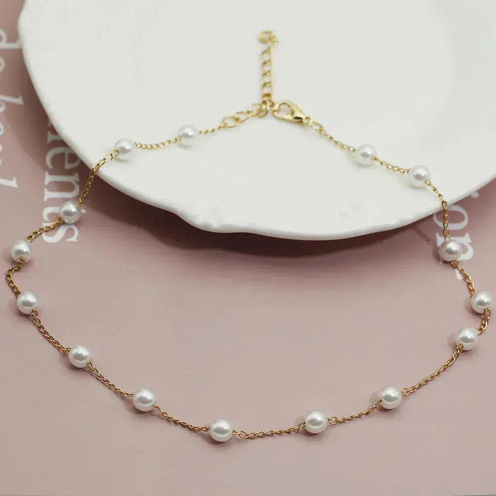Vivienne – Kette mit goldenen Perlen