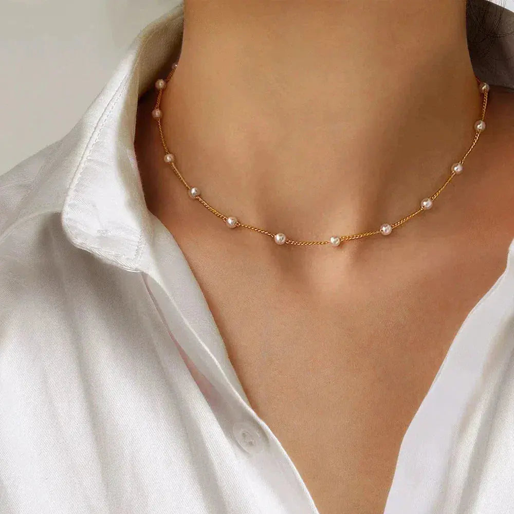 Vivienne – Kette mit goldenen Perlen