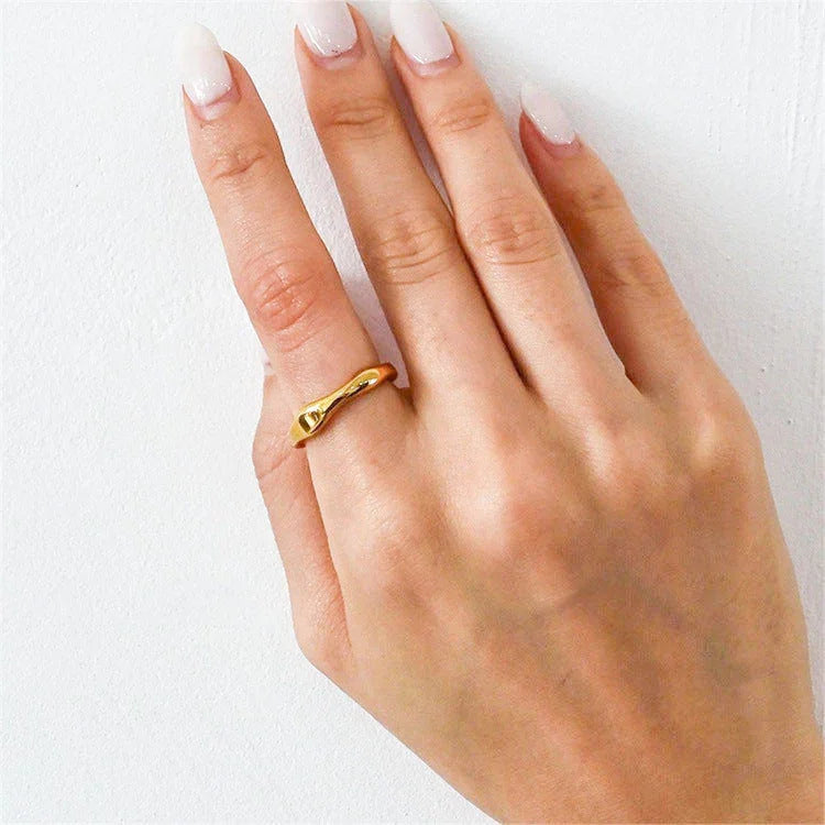 Dianne – Eleganter goldener Ring zum Übereinandertragen