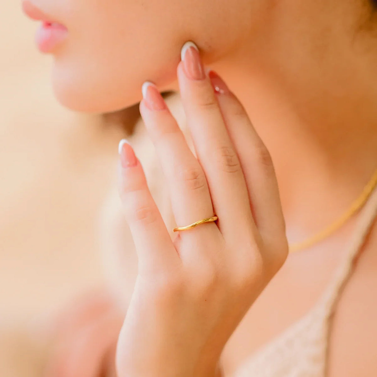 Dianne – Eleganter goldener Ring zum Übereinandertragen