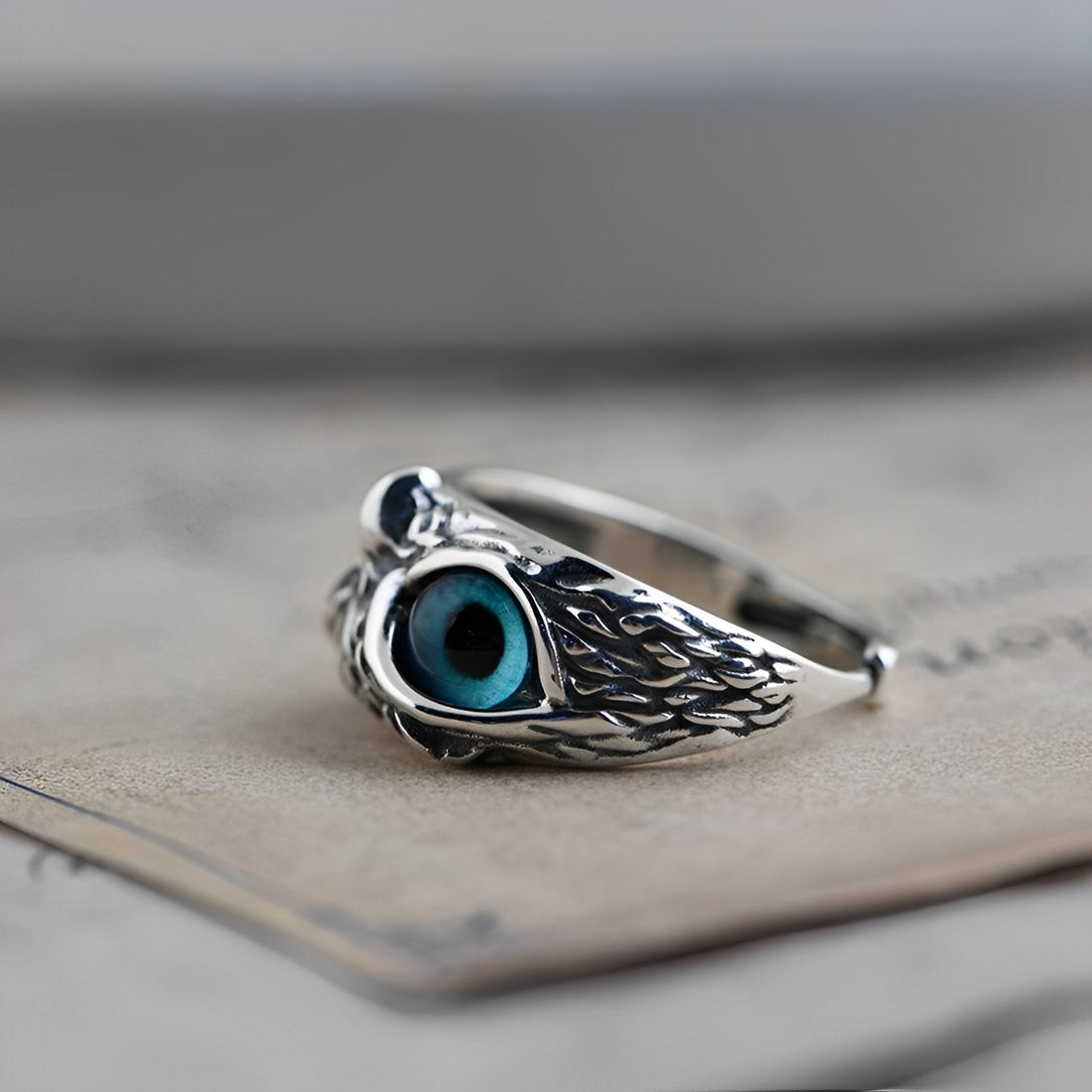 Niva – Anpassbarer Amulett-Ring in Silber und mit Opal