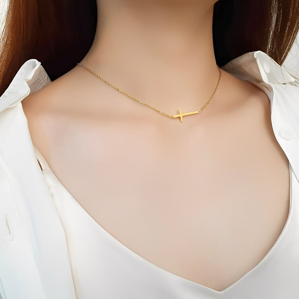 Nelly – Minimalistische Kreuzhalskette in Gold