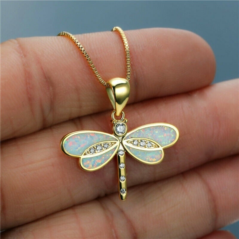 Maggie – Halskette mit goldener Libelle und Opal