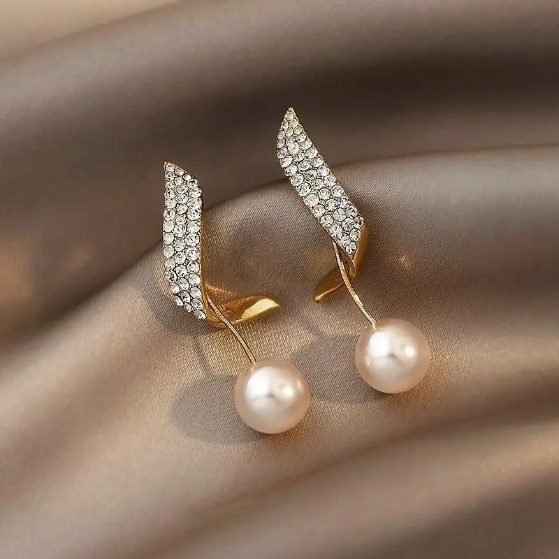 Lumine – Stilvolle Ohrringe mit Perlen und edlem Gold